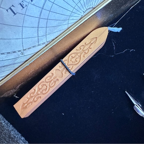 NWT Feather Quill + Ink Set includes various tips for different style writing - Picture 7 of 13